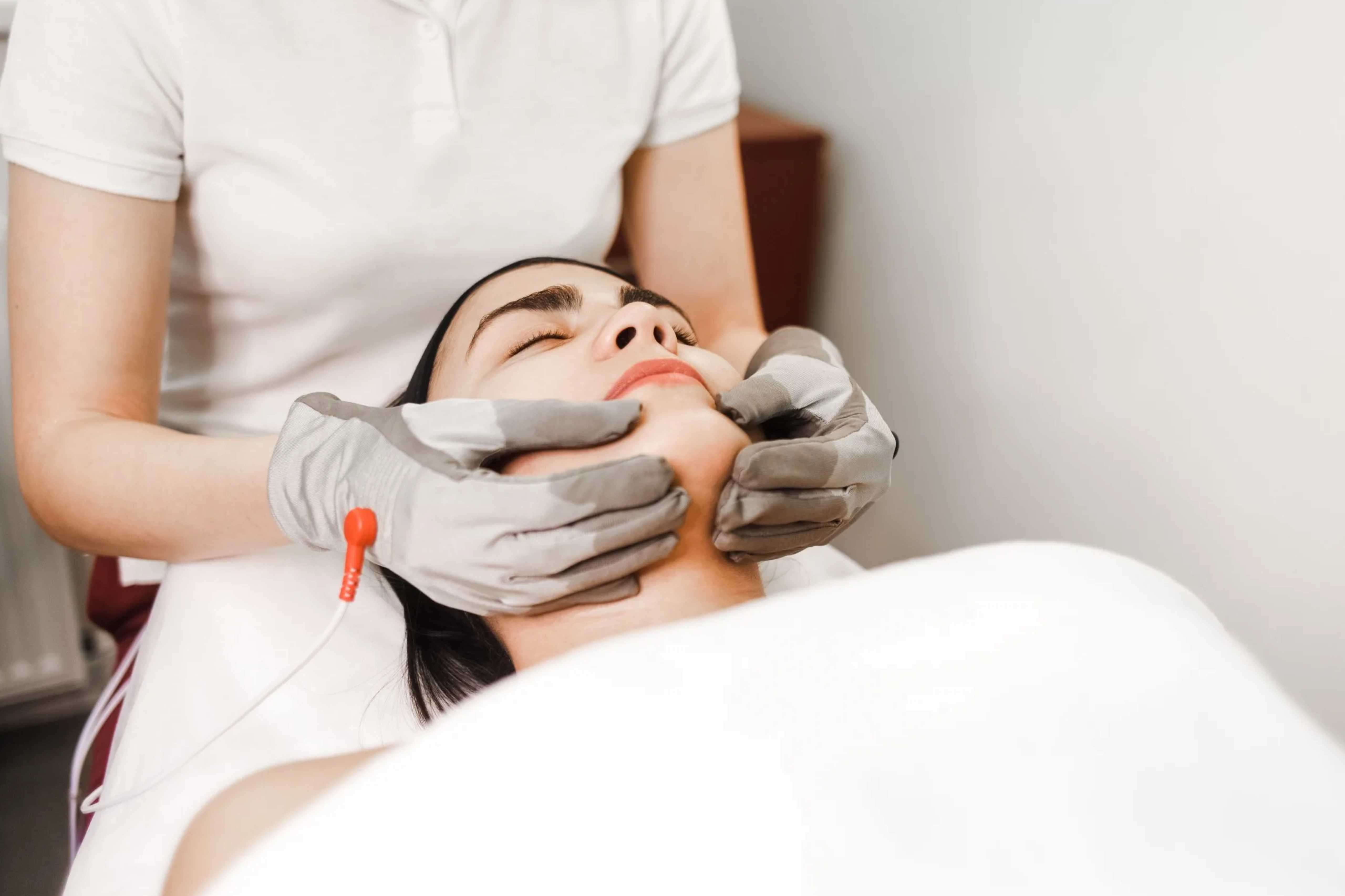 Medifacial equipment and setup